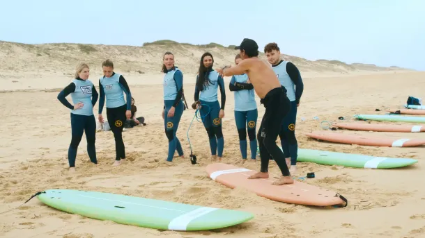 ambiance décontractée dans nos cours de surf